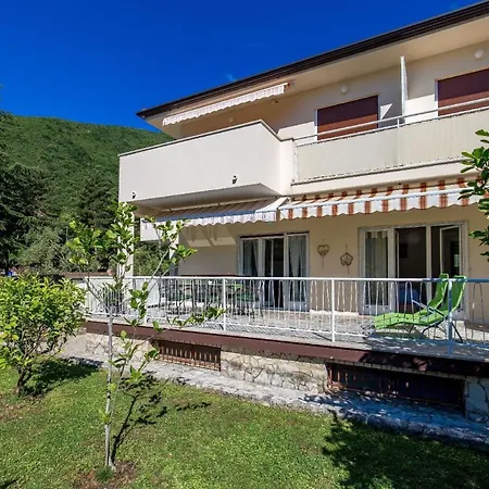Ferienapartment Mit Terrasse Fuer Sechs Personen * Moscenicka Draga