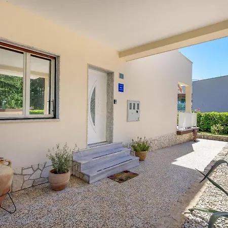 Ferienapartment Mit Terrasse Fuer Sechs Personen Moscenicka Draga