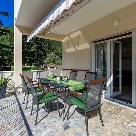 Ferienapartment Mit Terrasse Fuer Sechs Personen Apartman Moscenicka Draga