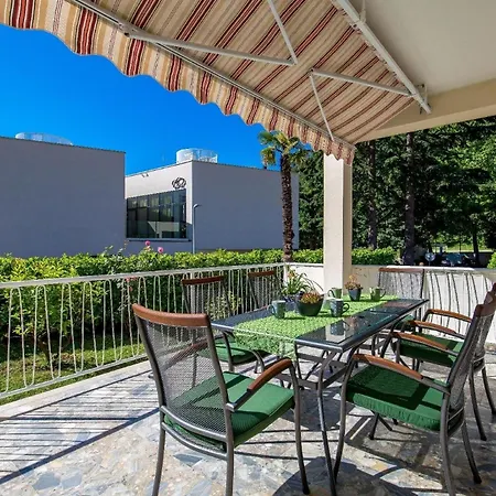 Apartman Ferienapartment Mit Terrasse Fuer Sechs Personen
