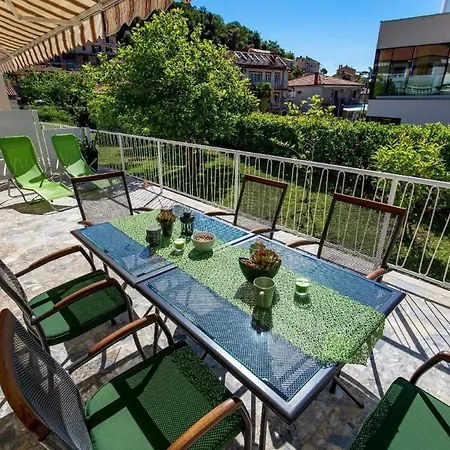 Ferienapartment Mit Terrasse Fuer Sechs Personen * Mošćenička Draga